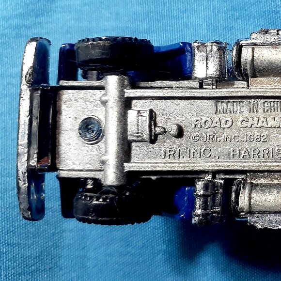 Vintage!! Road Champs 1982 Mack Super Liner Blue Die Cast - Missing Back Wheels - Picture 6 of 7